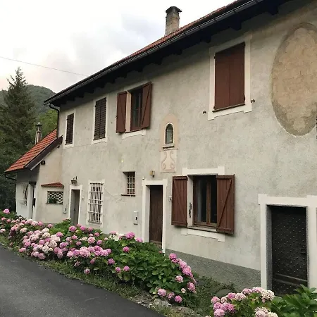 Captivating 2-Bed House In Tiglieto Nyaraló *